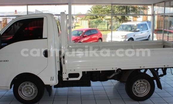 Buy Used Hyundai H200 White Car in Beitbridge in Matabeleland South Buy Used Hyundai H200 White Car in Beitbridge in Matabeleland South