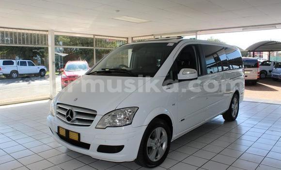 Tenga Tsaru Mercedes‒Benz Vito Chena Mota in Beitbridge in Matabeleland South Tenga Tsaru Mercedes‒Benz Vito Chena Mota in Beitbridge in Matabeleland South