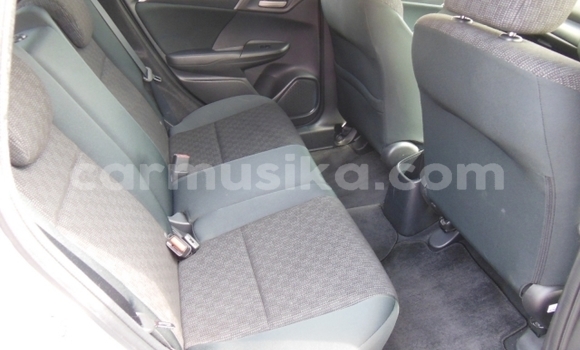 Nunua Ilio tumika Honda Fit Fedha Gari ndani ya Beitbridge nchini Matabeleland Kusini Nunua Ilio tumika Honda Fit Fedha Gari ndani ya Beitbridge nchini Matabeleland Kusini