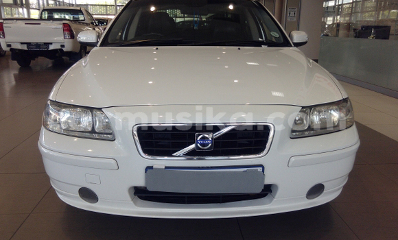 Nunua Ilio tumika Volvo S60 Nyeupe Gari ndani ya Beitbridge nchini Matabeleland Kusini