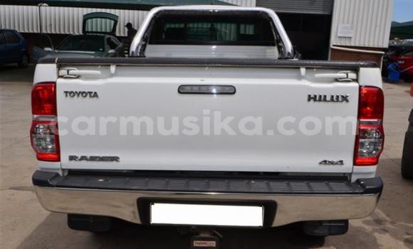 Nunua Ilio tumika Toyota Hilux Nyeupe Gari ndani ya Beitbridge nchini Matabeleland Kusini Nunua Ilio tumika Toyota Hilux Nyeupe Gari ndani ya Beitbridge nchini Matabeleland Kusini