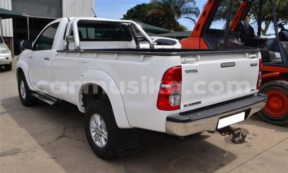 Nunua Ilio tumika Toyota Hilux Nyeupe Gari ndani ya Beitbridge nchini Matabeleland Kusini Nunua Ilio tumika Toyota Hilux Nyeupe Gari ndani ya Beitbridge nchini Matabeleland Kusini