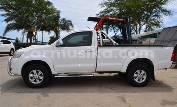 Nunua Ilio tumika Toyota Hilux Nyeupe Gari ndani ya Beitbridge nchini Matabeleland Kusini Nunua Ilio tumika Toyota Hilux Nyeupe Gari ndani ya Beitbridge nchini Matabeleland Kusini