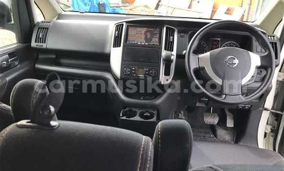 Acheter Occasion Voiture Nissan Serena Blanc à Beitbridge, Matabeleland South Acheter Occasion Voiture Nissan Serena Blanc à Beitbridge, Matabeleland South