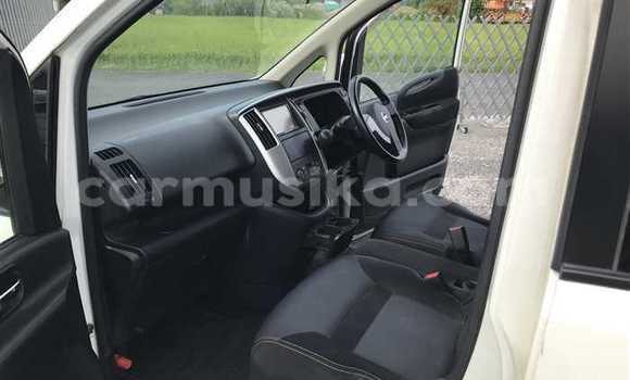 Acheter Occasion Voiture Nissan Serena Blanc à Beitbridge, Matabeleland South Acheter Occasion Voiture Nissan Serena Blanc à Beitbridge, Matabeleland South