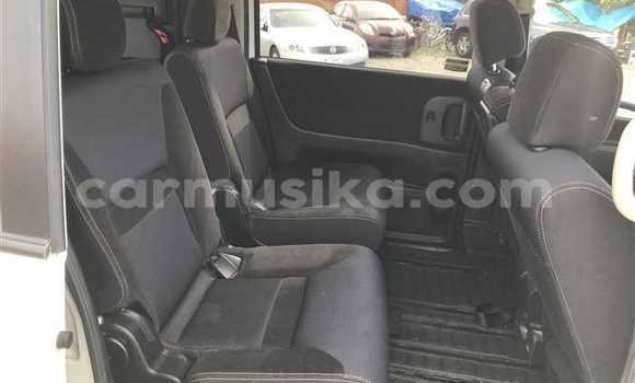 Acheter Occasion Voiture Nissan Serena Blanc à Beitbridge, Matabeleland South Acheter Occasion Voiture Nissan Serena Blanc à Beitbridge, Matabeleland South