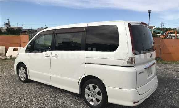 Acheter Occasion Voiture Nissan Serena Blanc à Beitbridge, Matabeleland South Acheter Occasion Voiture Nissan Serena Blanc à Beitbridge, Matabeleland South