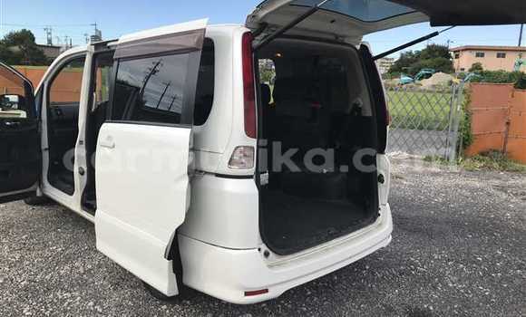 Acheter Occasion Voiture Nissan Serena Blanc à Beitbridge, Matabeleland South Acheter Occasion Voiture Nissan Serena Blanc à Beitbridge, Matabeleland South
