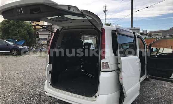 Acheter Occasion Voiture Nissan Serena Blanc à Beitbridge, Matabeleland South Acheter Occasion Voiture Nissan Serena Blanc à Beitbridge, Matabeleland South