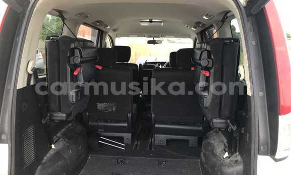 Acheter Occasion Voiture Nissan Serena Blanc à Beitbridge, Matabeleland South Acheter Occasion Voiture Nissan Serena Blanc à Beitbridge, Matabeleland South