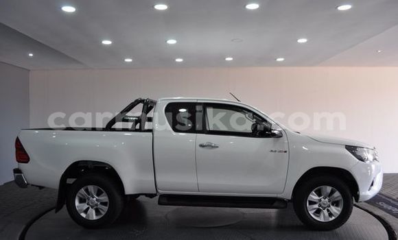 Buy Used Toyota Hilux White Car in Beitbridge in Matabeleland South Buy Used Toyota Hilux White Car in Beitbridge in Matabeleland South