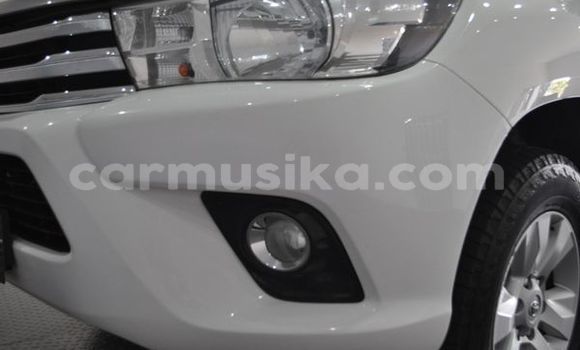 Buy Used Toyota Hilux White Car in Beitbridge in Matabeleland South Buy Used Toyota Hilux White Car in Beitbridge in Matabeleland South