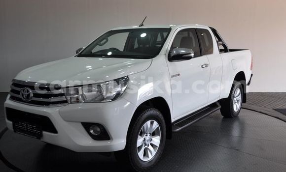 Buy Used Toyota Hilux White Car in Beitbridge in Matabeleland South Buy Used Toyota Hilux White Car in Beitbridge in Matabeleland South