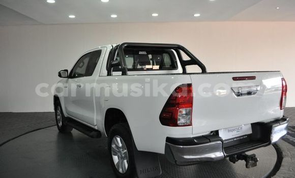 Buy Used Toyota Hilux White Car in Beitbridge in Matabeleland South Buy Used Toyota Hilux White Car in Beitbridge in Matabeleland South