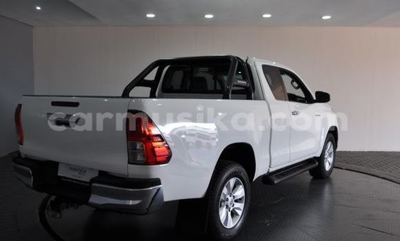 Buy Used Toyota Hilux White Car in Beitbridge in Matabeleland South Buy Used Toyota Hilux White Car in Beitbridge in Matabeleland South
