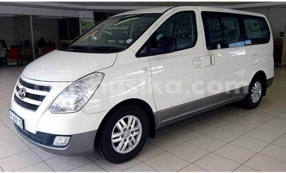 Buy Used Hyundai H1 White Car in Beitbridge in Matabeleland South Buy Used Hyundai H1 White Car in Beitbridge in Matabeleland South
