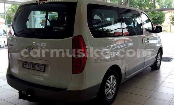 Buy Used Hyundai H1 White Car in Beitbridge in Matabeleland South Buy Used Hyundai H1 White Car in Beitbridge in Matabeleland South