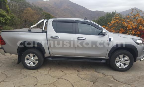 Nunua Ilio tumika Toyota Hilux Fedha Gari ndani ya Beitbridge nchini Matabeleland Kusini