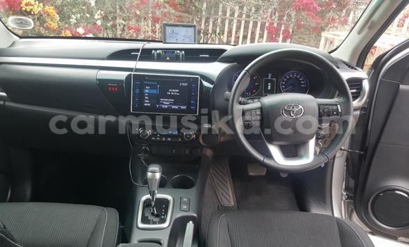 Nunua Ilio tumika Toyota Hilux Fedha Gari ndani ya Beitbridge nchini Matabeleland Kusini Nunua Ilio tumika Toyota Hilux Fedha Gari ndani ya Beitbridge nchini Matabeleland Kusini