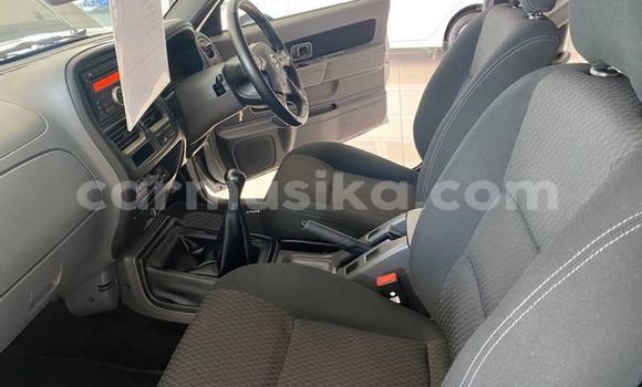 Acheter Occasion Voiture Nissan NP 300 Gris à Beitbridge, Matabeleland South Acheter Occasion Voiture Nissan NP 300 Gris à Beitbridge, Matabeleland South
