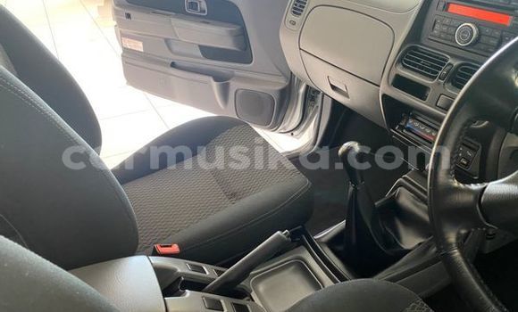 Acheter Occasion Voiture Nissan NP 300 Gris à Beitbridge, Matabeleland South Acheter Occasion Voiture Nissan NP 300 Gris à Beitbridge, Matabeleland South