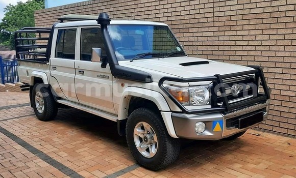 Tenga Tsaru Toyota Land Cruiser Chena Mota in Beitbridge in Matabeleland South