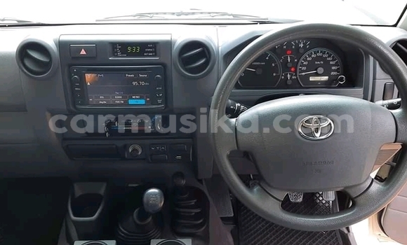 Nunua Ilio tumika Toyota Land Cruiser Nyeupe Gari ndani ya Beitbridge nchini Matabeleland Kusini Nunua Ilio tumika Toyota Land Cruiser Nyeupe Gari ndani ya Beitbridge nchini Matabeleland Kusini