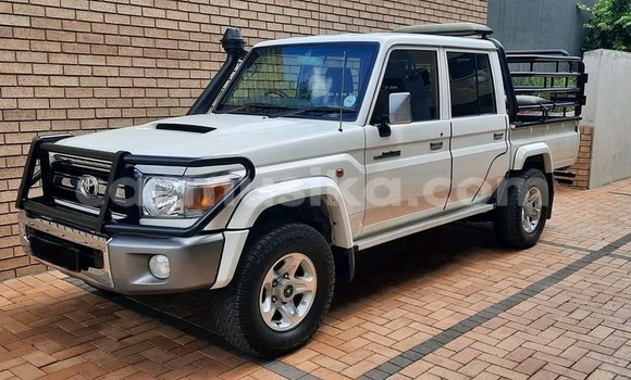 Nunua Ilio tumika Toyota Land Cruiser Nyeupe Gari ndani ya Beitbridge nchini Matabeleland Kusini Nunua Ilio tumika Toyota Land Cruiser Nyeupe Gari ndani ya Beitbridge nchini Matabeleland Kusini
