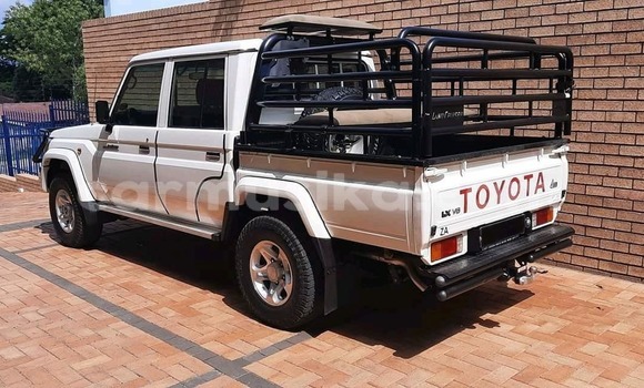 Nunua Ilio tumika Toyota Land Cruiser Nyeupe Gari ndani ya Beitbridge nchini Matabeleland Kusini Nunua Ilio tumika Toyota Land Cruiser Nyeupe Gari ndani ya Beitbridge nchini Matabeleland Kusini