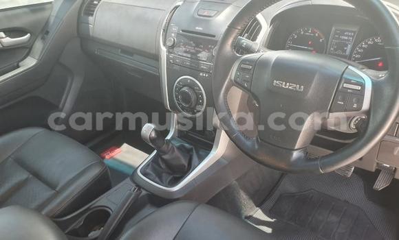 Acheter Occasion Voiture Isuzu KB Noir à Beitbridge, Matabeleland South Acheter Occasion Voiture Isuzu KB Noir à Beitbridge, Matabeleland South