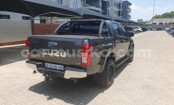 Acheter Occasion Voiture Isuzu KB Noir à Beitbridge, Matabeleland South Acheter Occasion Voiture Isuzu KB Noir à Beitbridge, Matabeleland South