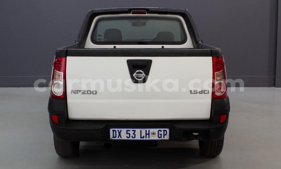Nunua Ilio tumika Nissan NP 300 Nyeupe Gari ndani ya Beitbridge nchini Matabeleland Kusini Nunua Ilio tumika Nissan NP 300 Nyeupe Gari ndani ya Beitbridge nchini Matabeleland Kusini