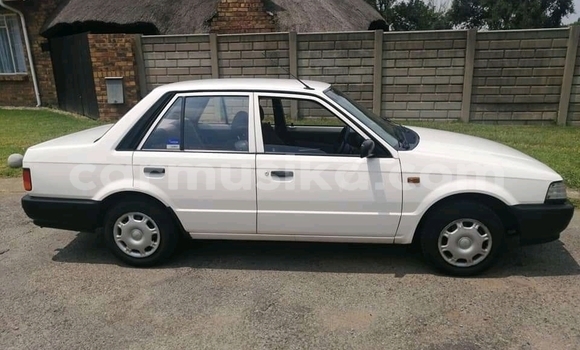 Acheter Occasion Voiture Mazda 323 Blanc à Beitbridge, Matabeleland South Acheter Occasion Voiture Mazda 323 Blanc à Beitbridge, Matabeleland South
