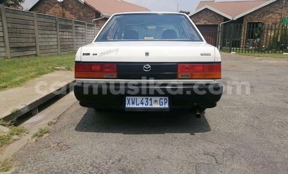 Acheter Occasion Voiture Mazda 323 Blanc à Beitbridge, Matabeleland South Acheter Occasion Voiture Mazda 323 Blanc à Beitbridge, Matabeleland South