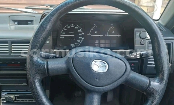 Acheter Occasion Voiture Mazda 323 Blanc à Beitbridge, Matabeleland South Acheter Occasion Voiture Mazda 323 Blanc à Beitbridge, Matabeleland South