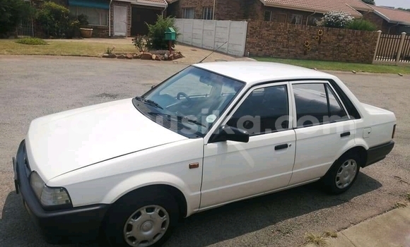 Acheter Occasion Voiture Mazda 323 Blanc à Beitbridge, Matabeleland South Acheter Occasion Voiture Mazda 323 Blanc à Beitbridge, Matabeleland South