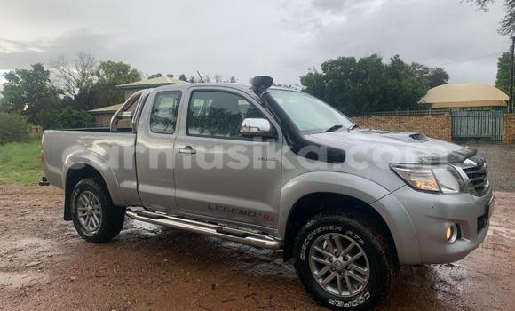 Nunua Ilio tumika Toyota Hilux Beige Gari ndani ya Beitbridge nchini Matabeleland Kusini