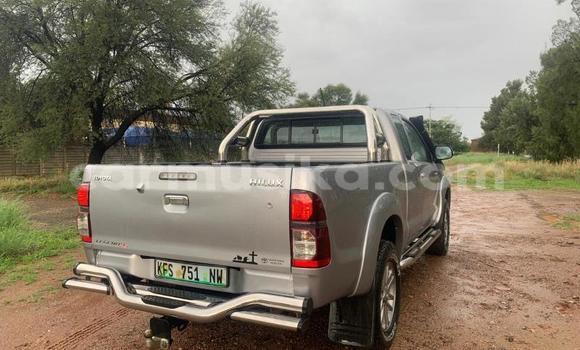 Buy Used Toyota Hilux Beige Car in Beitbridge in Matabeleland South Buy Used Toyota Hilux Beige Car in Beitbridge in Matabeleland South