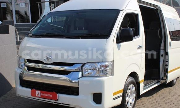 Buy Used Toyota Hiace White Car in Beitbridge in Matabeleland South Buy Used Toyota Hiace White Car in Beitbridge in Matabeleland South