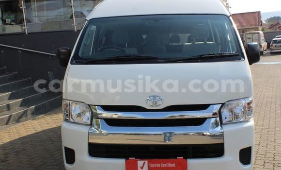 Buy Used Toyota Hiace White Car in Beitbridge in Matabeleland South Buy Used Toyota Hiace White Car in Beitbridge in Matabeleland South