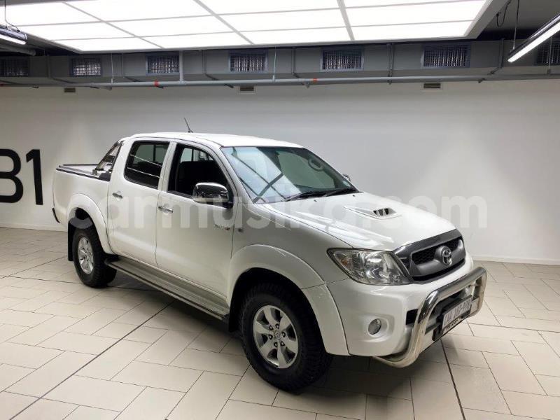 Big with watermark toyota hilux matabeleland south beitbridge 20057