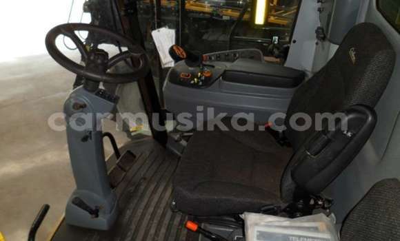 Tenga Tsaru Caterpillar 120 Zvimwe Rori in Beitbridge in Matabeleland South Tenga Tsaru Caterpillar 120 Zvimwe Rori in Beitbridge in Matabeleland South