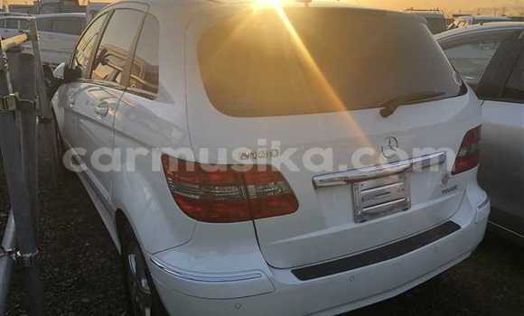 Tenga Tsaru Mercedes‒Benz B-klasse Chena Mota in Beitbridge in Matabeleland South Tenga Tsaru Mercedes‒Benz B-klasse Chena Mota in Beitbridge in Matabeleland South