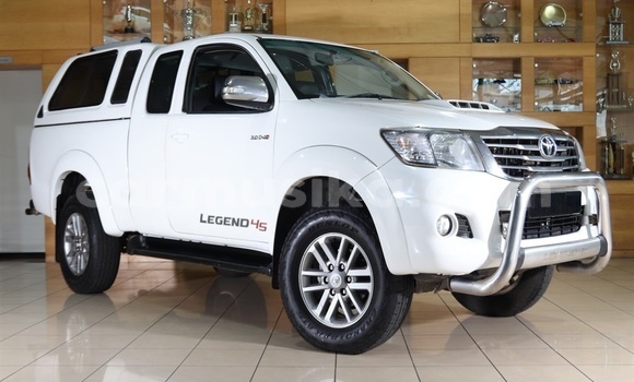 Buy Used Toyota Hilux White Car in Beitbridge in Matabeleland South