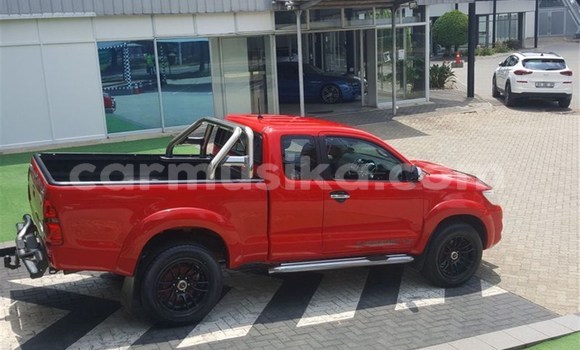 Nunua Ilio tumika Toyota Hilux Nyekundu Gari ndani ya Beitbridge nchini Matabeleland Kusini Nunua Ilio tumika Toyota Hilux Nyekundu Gari ndani ya Beitbridge nchini Matabeleland Kusini