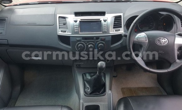 Nunua Ilio tumika Toyota Hilux Nyekundu Gari ndani ya Beitbridge nchini Matabeleland Kusini Nunua Ilio tumika Toyota Hilux Nyekundu Gari ndani ya Beitbridge nchini Matabeleland Kusini