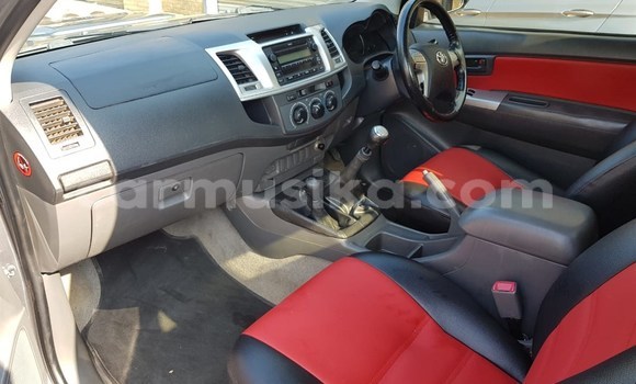 Nunua Ilio tumika Toyota Hilux Fedha Gari ndani ya Beitbridge nchini Matabeleland Kusini Nunua Ilio tumika Toyota Hilux Fedha Gari ndani ya Beitbridge nchini Matabeleland Kusini