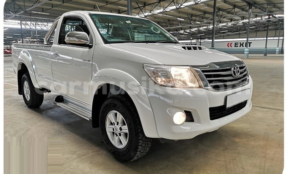Nunua Ilio tumika Toyota Hilux Nyeupe Gari ndani ya Beitbridge nchini Matabeleland Kusini