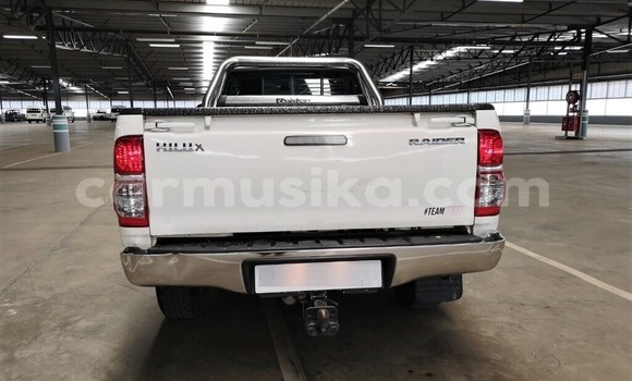 Nunua Ilio tumika Toyota Hilux Nyeupe Gari ndani ya Beitbridge nchini Matabeleland Kusini Nunua Ilio tumika Toyota Hilux Nyeupe Gari ndani ya Beitbridge nchini Matabeleland Kusini