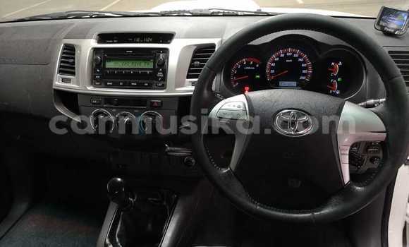 Nunua Ilio tumika Toyota Hilux Nyeupe Gari ndani ya Beitbridge nchini Matabeleland Kusini Nunua Ilio tumika Toyota Hilux Nyeupe Gari ndani ya Beitbridge nchini Matabeleland Kusini